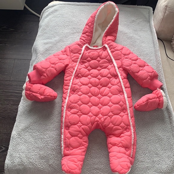 NWT Snow Suit with detachable mittens - Picture 1 of 4